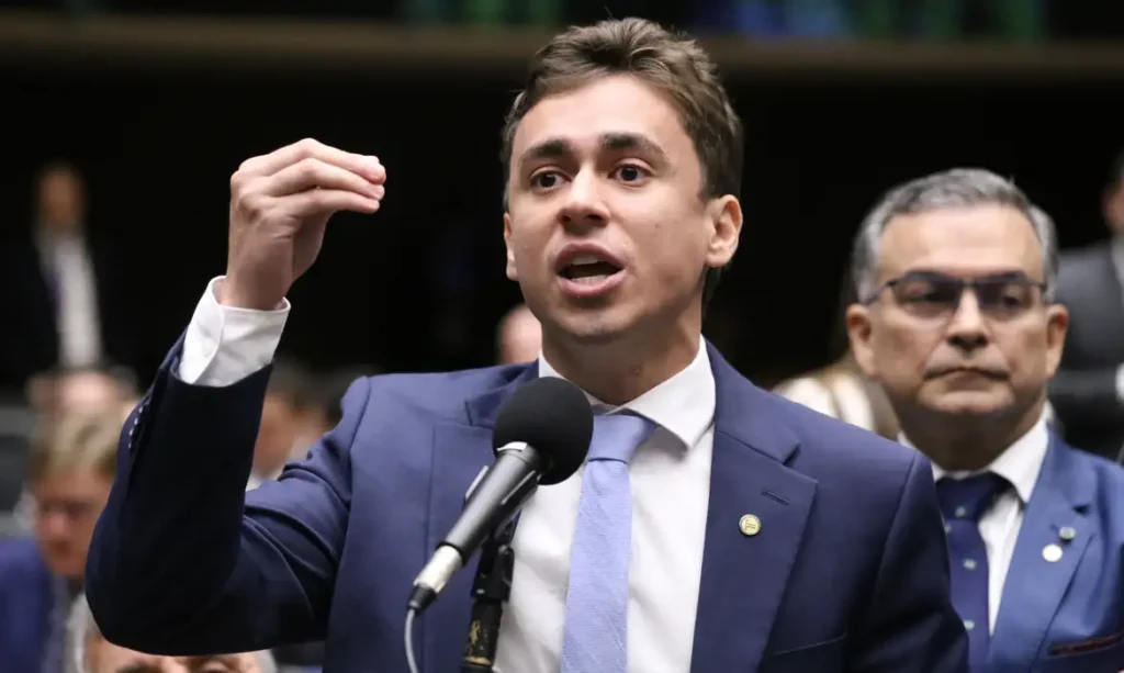 TRE-MG determina que site retire do ar reportagens que dizem que Nikolas Ferreira chamou Vorcaro de ‘lindão’