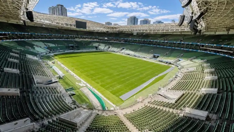 Palmeiras e São Paulo se encaram com atenção dividida entre Brasileirão e torneios continentais