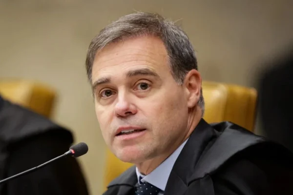 Mendonça nega irregularidades em relatório da PF que apontou Moraes em mensagens com Vorcaro