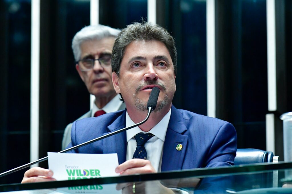 Wilder Morais assina pedido de impeachment de Alexandre de Moraes