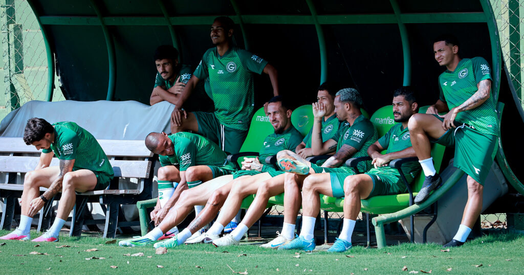 Goiás recebe o Athletic-MG e tenta encerrar fase negativa na Série B