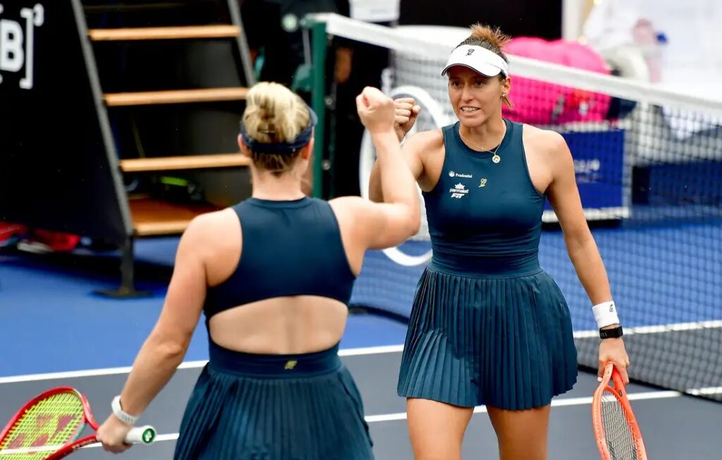 Dupla de Luisa Stefani avança às quartas do WTA 1000 de Pequim