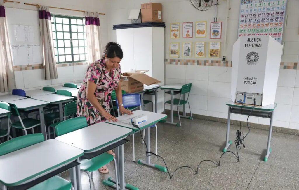 Propaganda eleitoral nas ruas termina às 22h deste sábado (3)
