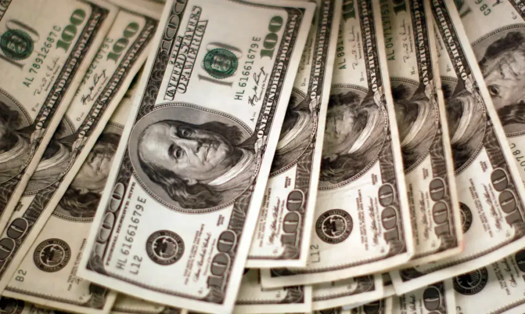 Dólar cai 0,58% com apetite ao risco no exterior e 'trade' eleitoral (foto: reprodução x)