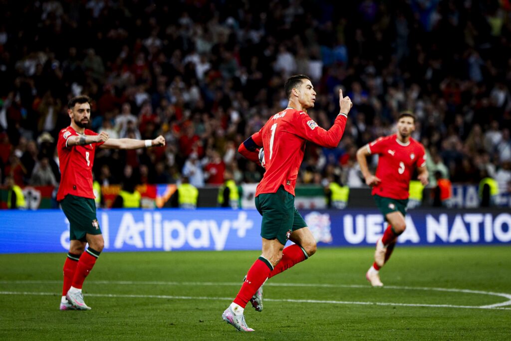 Cristiano Ronaldo é punido por 30 dias e leva multa após atrito com Jorge Jesus