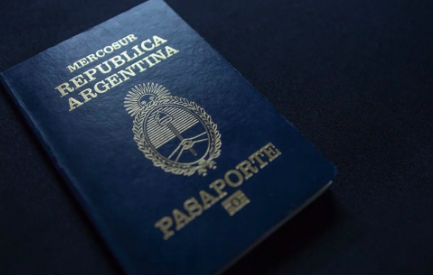 Argentina propõe 'passaporte dourado' para atrair estrangeiros e dólares (foto: reprodução x)