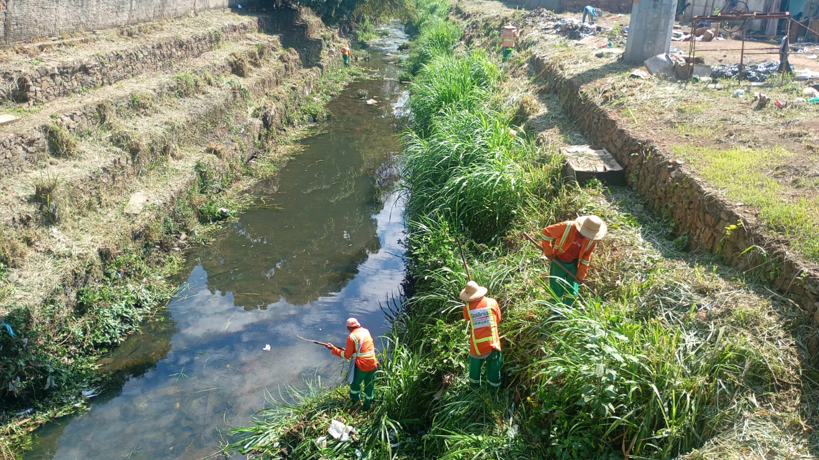 Comurg intensifica limpeza de córregos e manutenção de áreas públicas em Goiânia