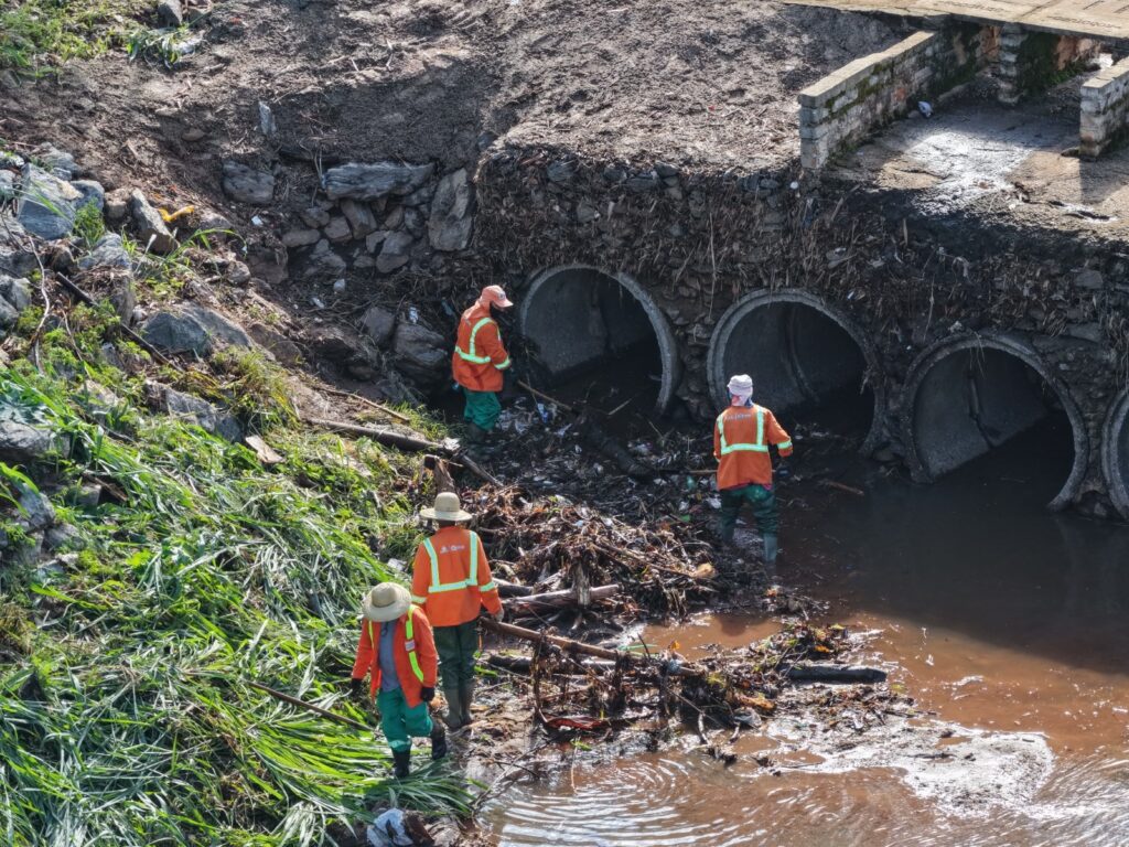 Comurg intensifica limpeza de córregos para prevenir alagamentos em Goiânia (Foto: Comurg)