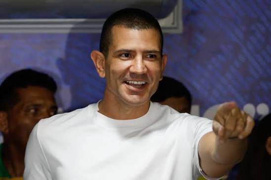 Eleito governador do RJ, Douglas Ruas celebra: 'o povo escolheu a renovação'