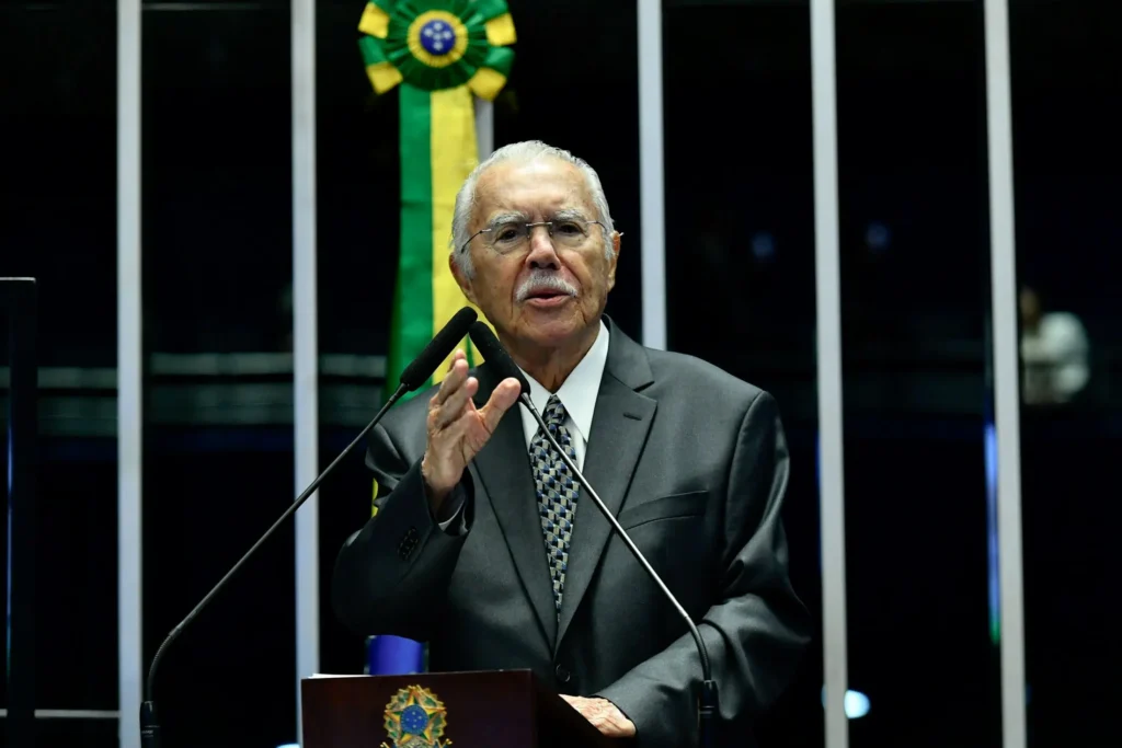 José Sarney segue internado e estável após cirurgia para reverter obstrução intestinal